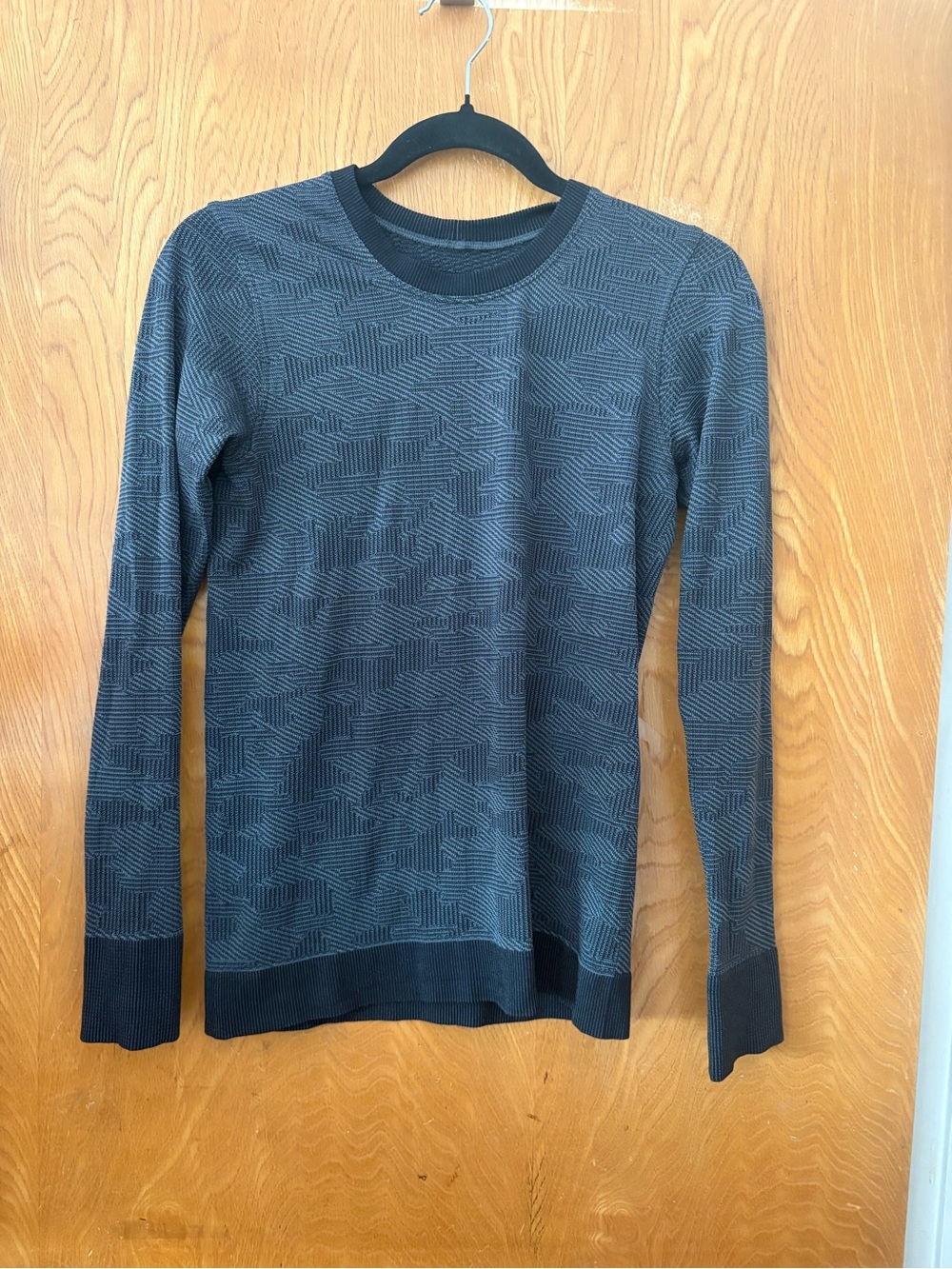 LULULEMON  Women's Long Sleeve Textured Crew - Charcoal/Black S